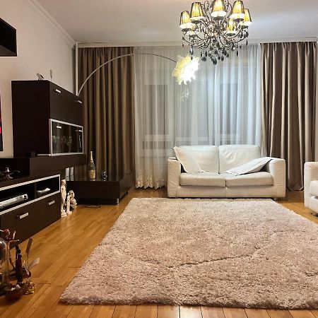 בוקרשט Charming Apartment/King Size Bed מראה חיצוני תמונה