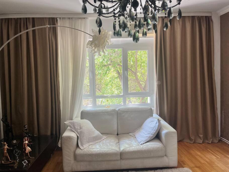 בוקרשט Charming Apartment/King Size Bed מראה חיצוני תמונה